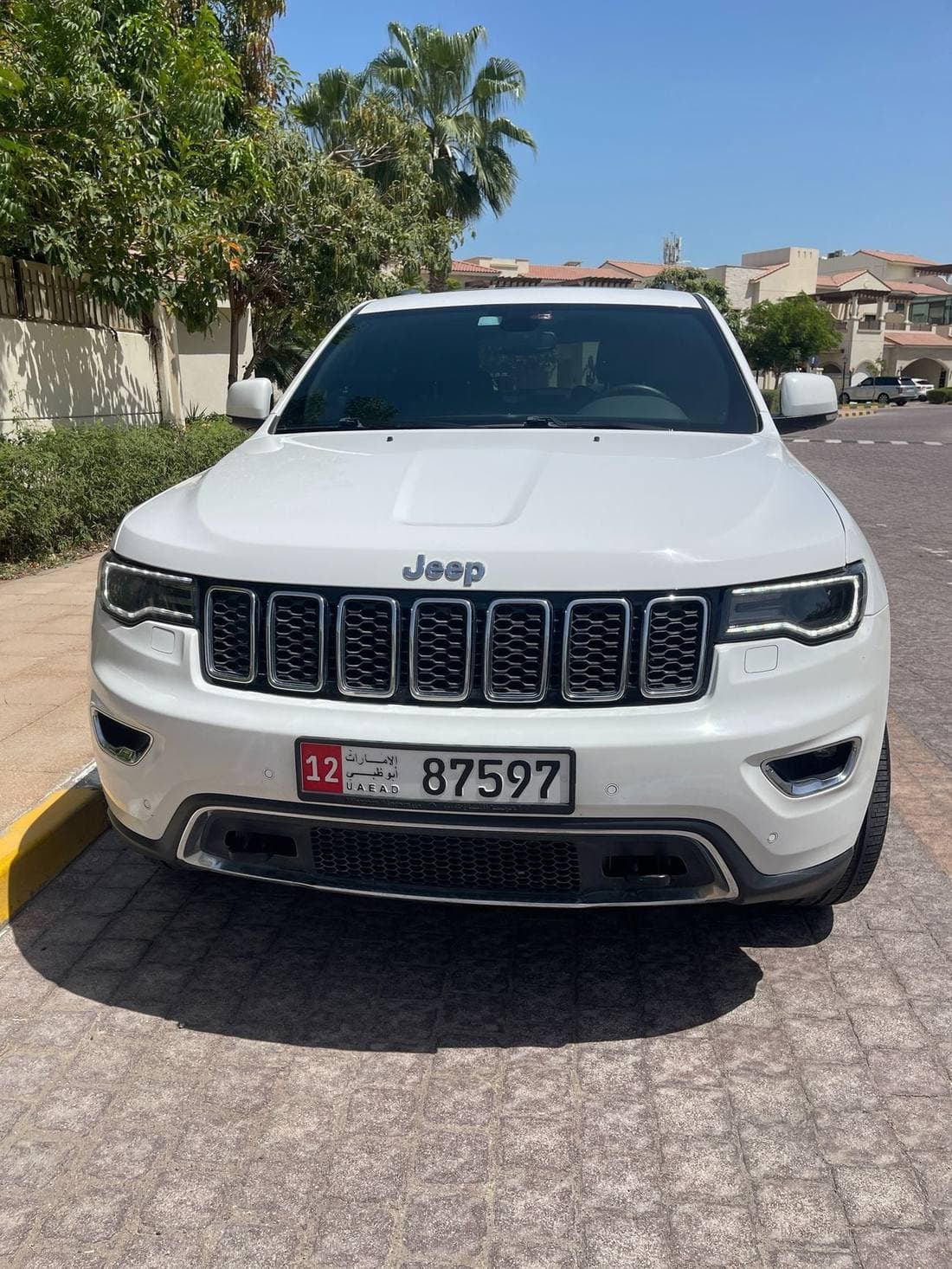 2019 Jeep Grand Cherokee LIMITED thumbnail 2