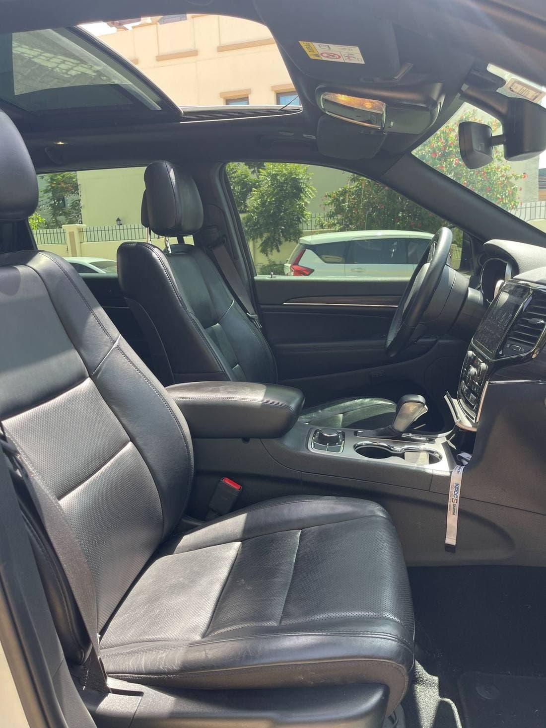 2019 Jeep Grand Cherokee LIMITED thumbnail 3