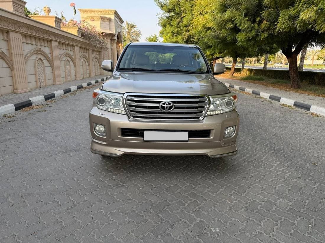 2012 Toyota Land Cruiser VXR thumbnail 2