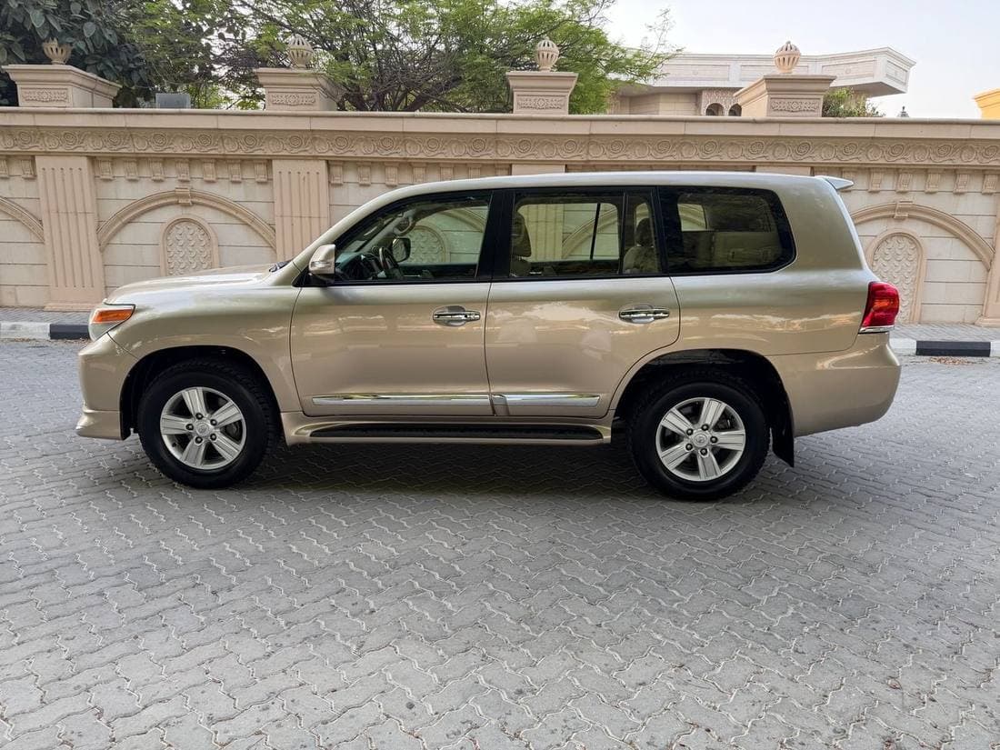 2012 Toyota Land Cruiser VXR thumbnail 4