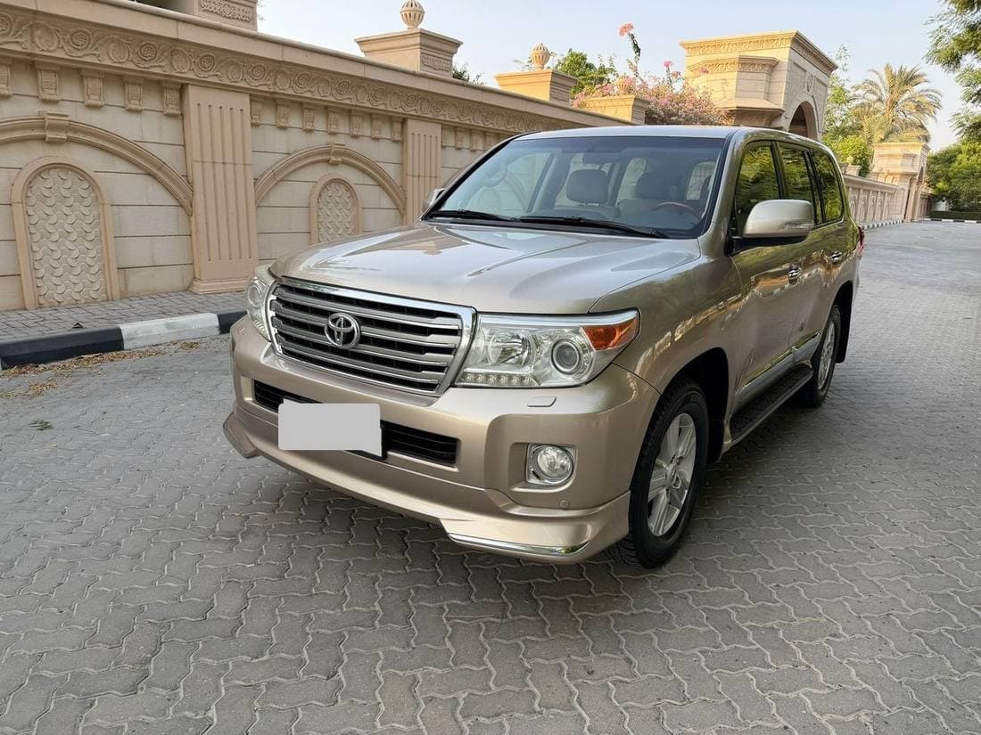 2012 Toyota Land Cruiser VXR thumbnail 3