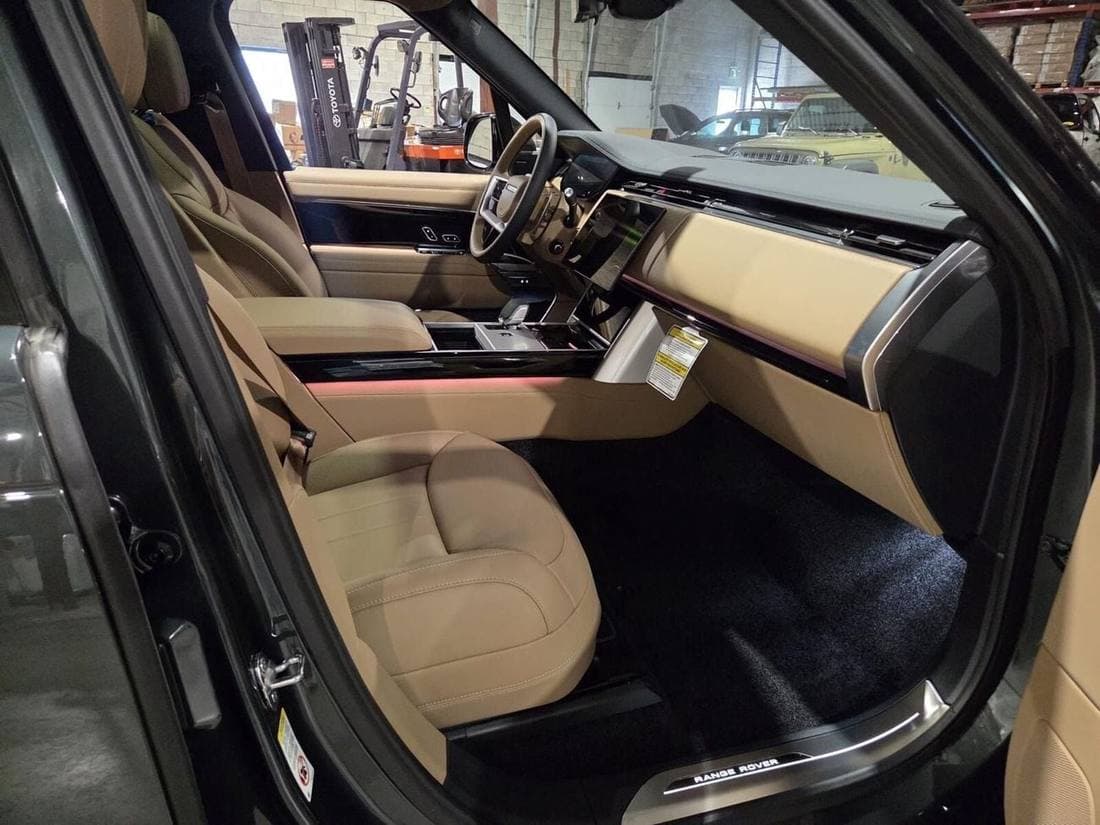2026 Land Rover Range Rover SE thumbnail 7