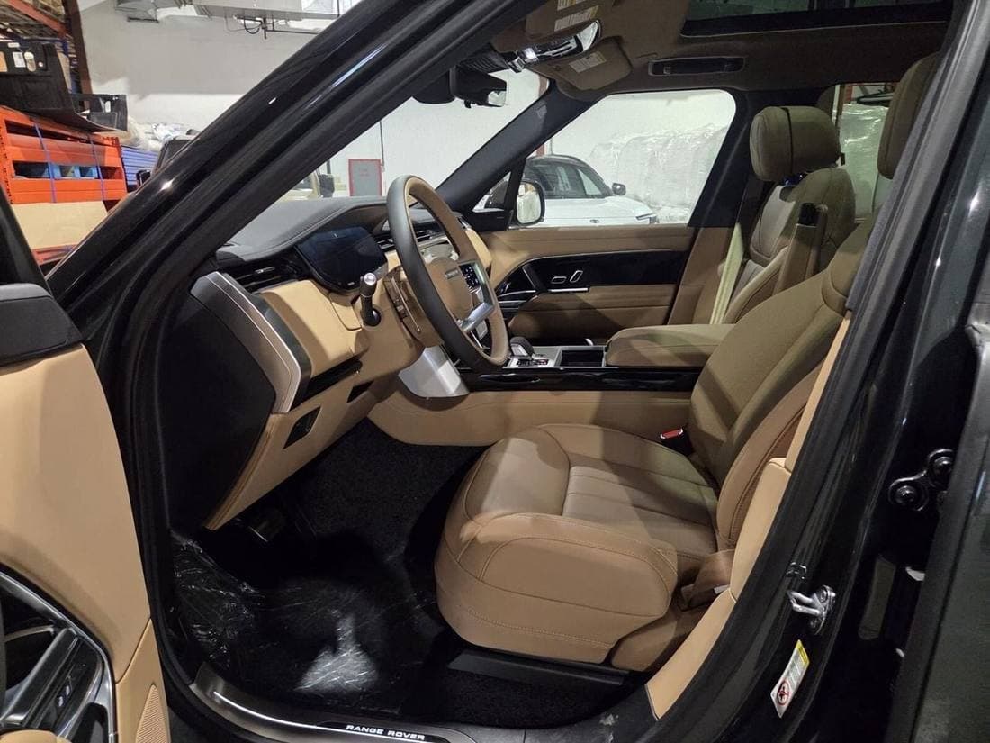 2026 Land Rover Range Rover SE thumbnail 6