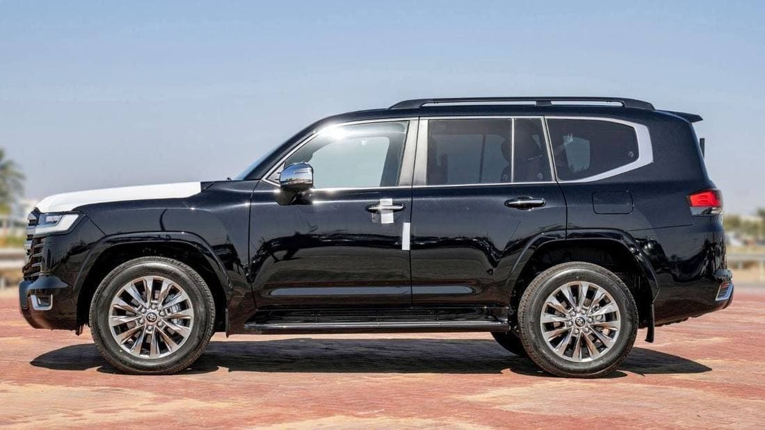 2025 Toyota Land Cruiser VXR thumbnail 4