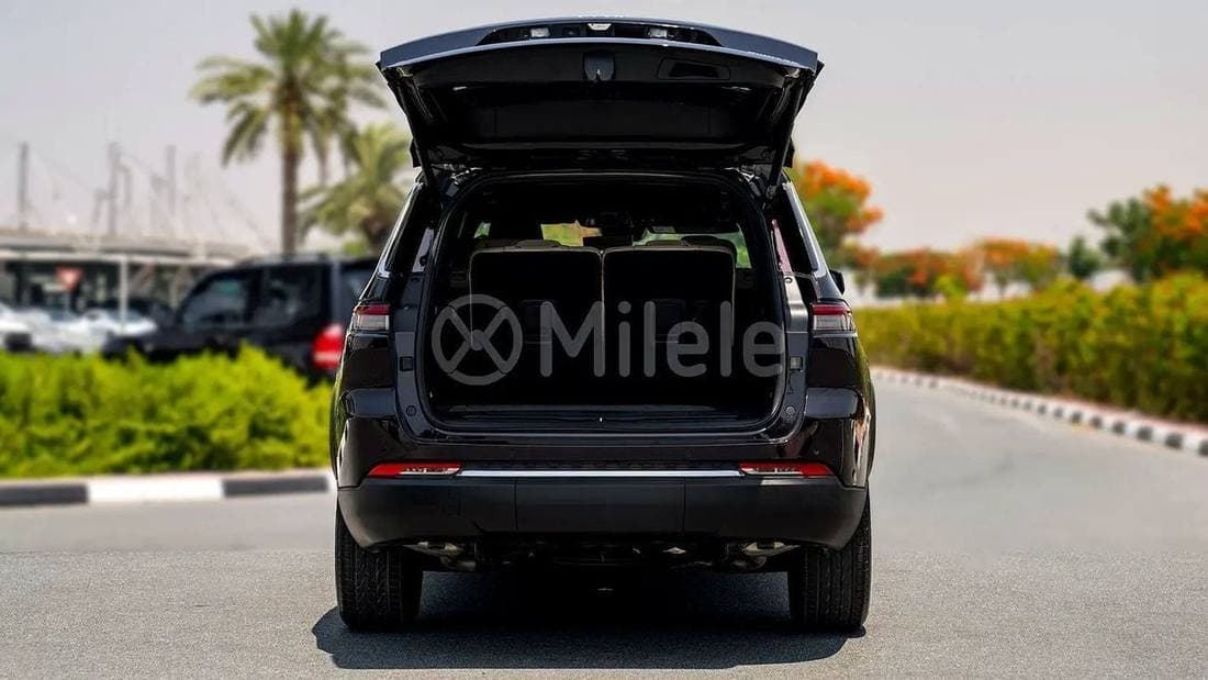 2023 Jeep Grand Cherokee LIMITED thumbnail 8