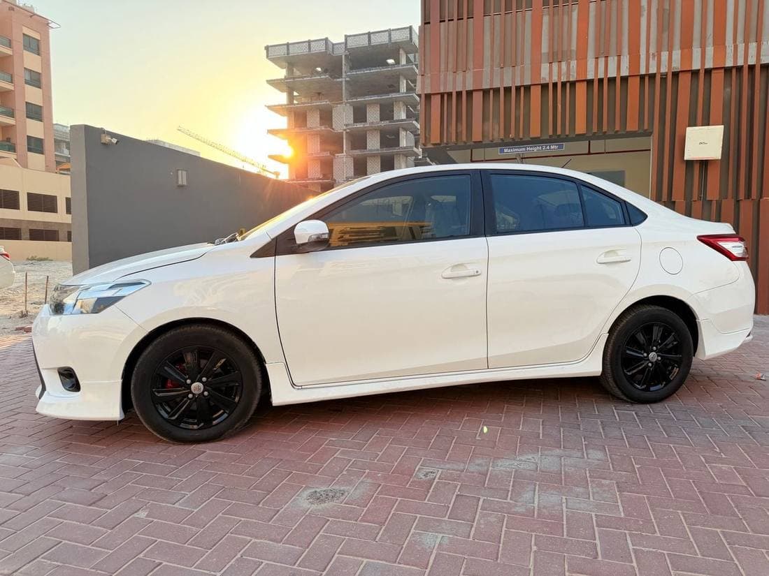 2016 Toyota Yaris SPORT thumbnail 3