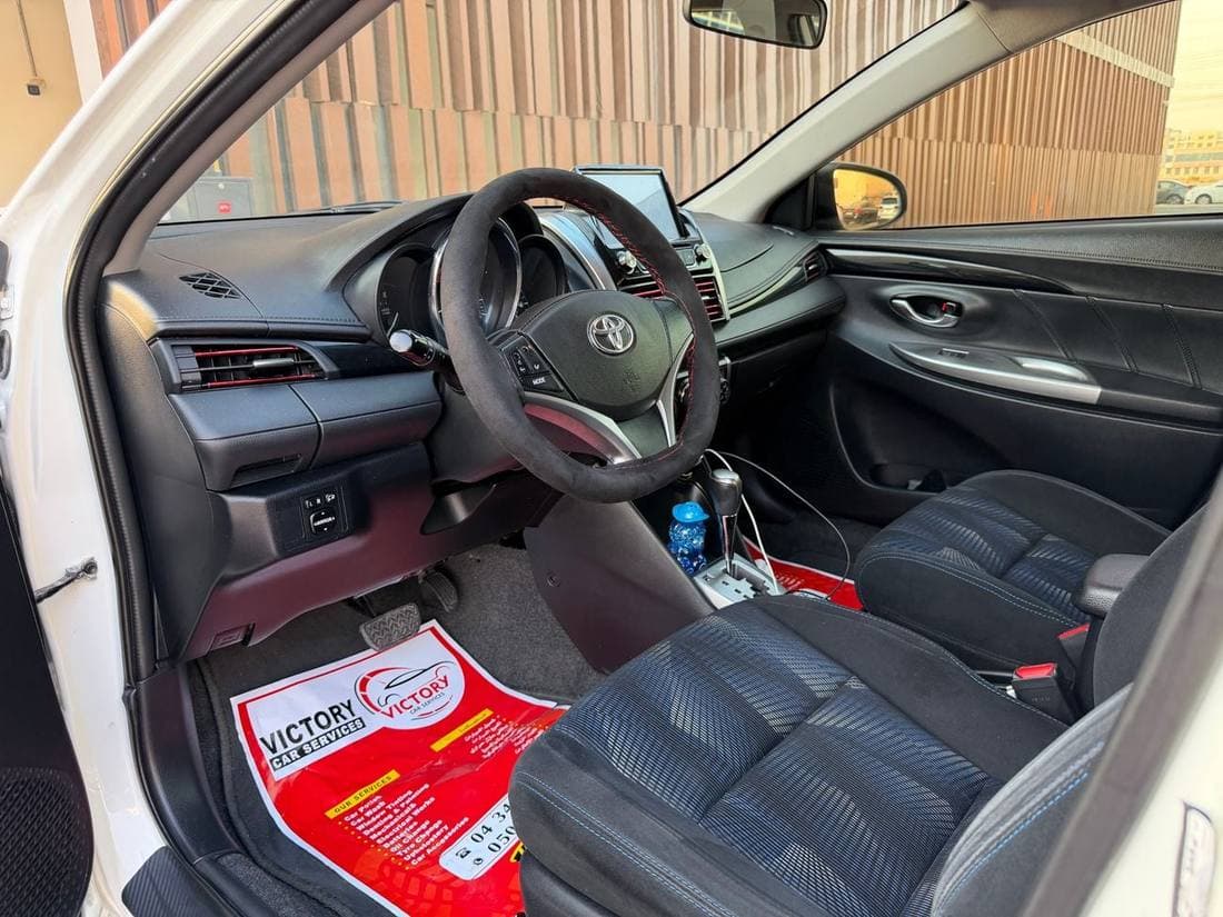 2016 Toyota Yaris SPORT thumbnail 5