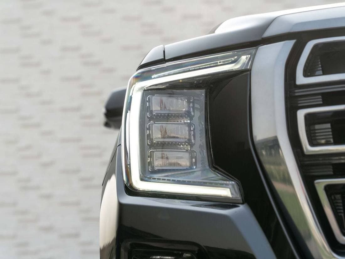 2023 GMC Yukon AT4 thumbnail 4