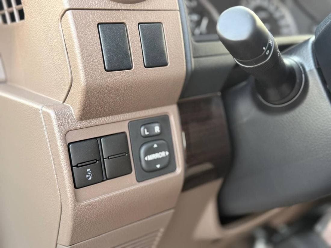 2025 Toyota Land Cruiser Pick Up thumbnail 8