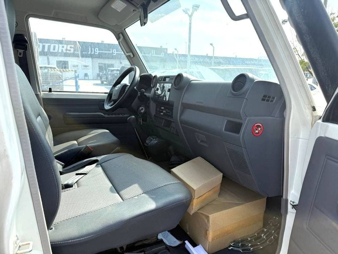 2024 Toyota Land Cruiser Pick Up thumbnail 8