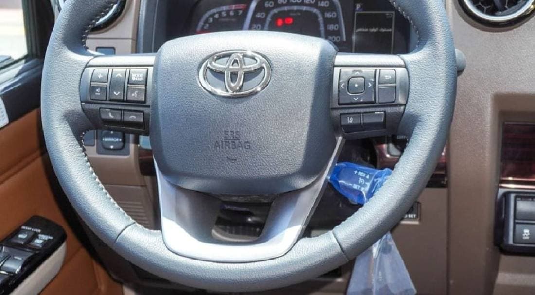 2025 Toyota Land Cruiser Pick Up thumbnail 4
