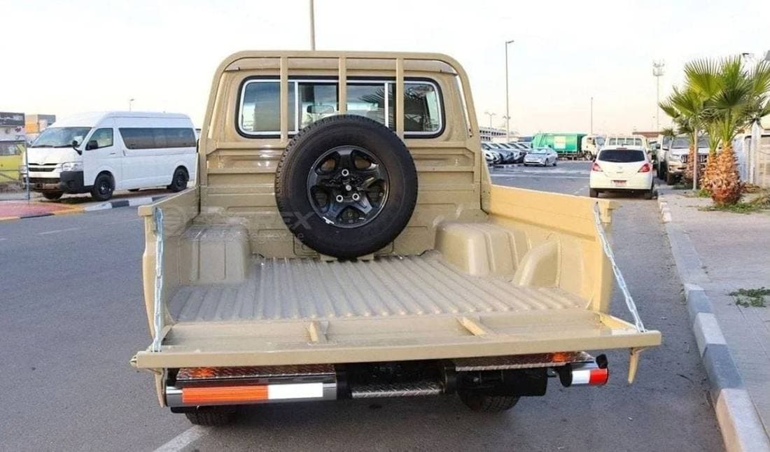2024 Toyota Land Cruiser Pick Up thumbnail 8