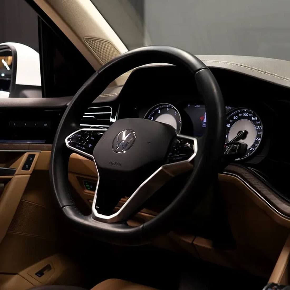2023 Volkswagen Touareg thumbnail 8