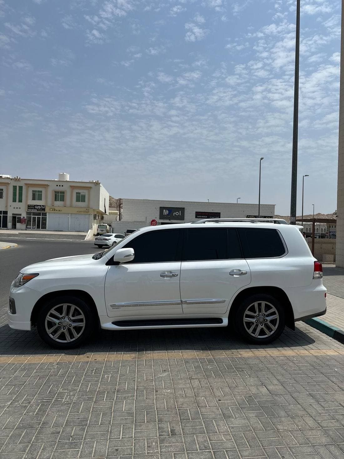 2014 Lexus LX570 SPORT PLATINUM thumbnail 3