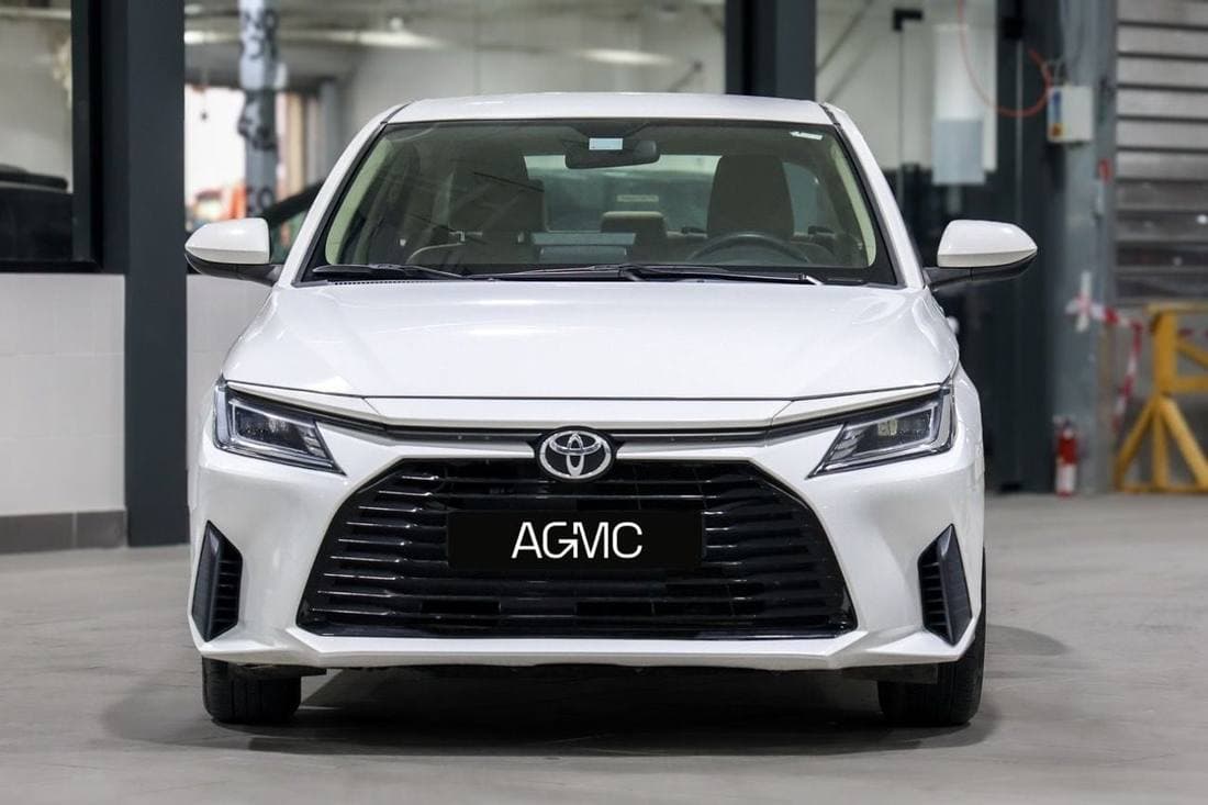 2024 Toyota Yaris E thumbnail 3