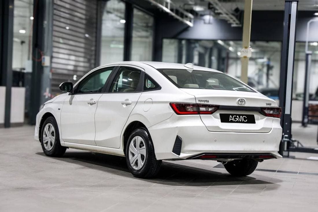 2024 Toyota Yaris E thumbnail 5