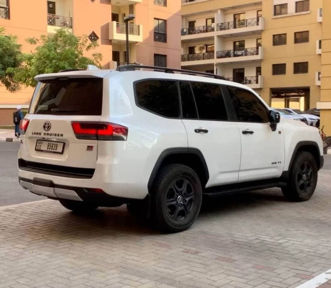 2022 Toyota Land Cruiser GR SPORT thumbnail 3