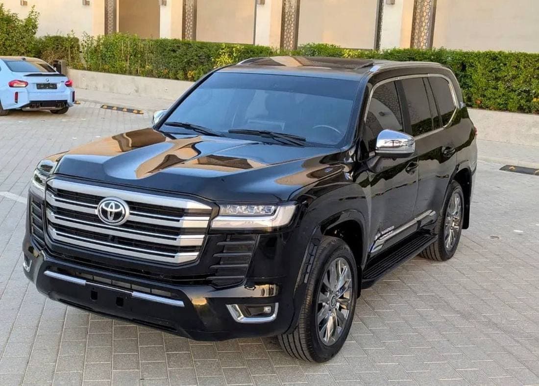 2017 Toyota Land Cruiser GXR thumbnail 2
