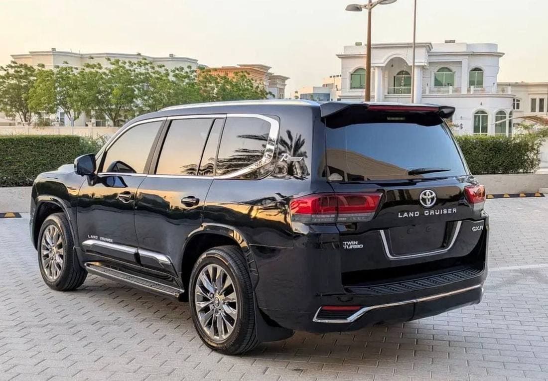 2017 Toyota Land Cruiser GXR thumbnail 5