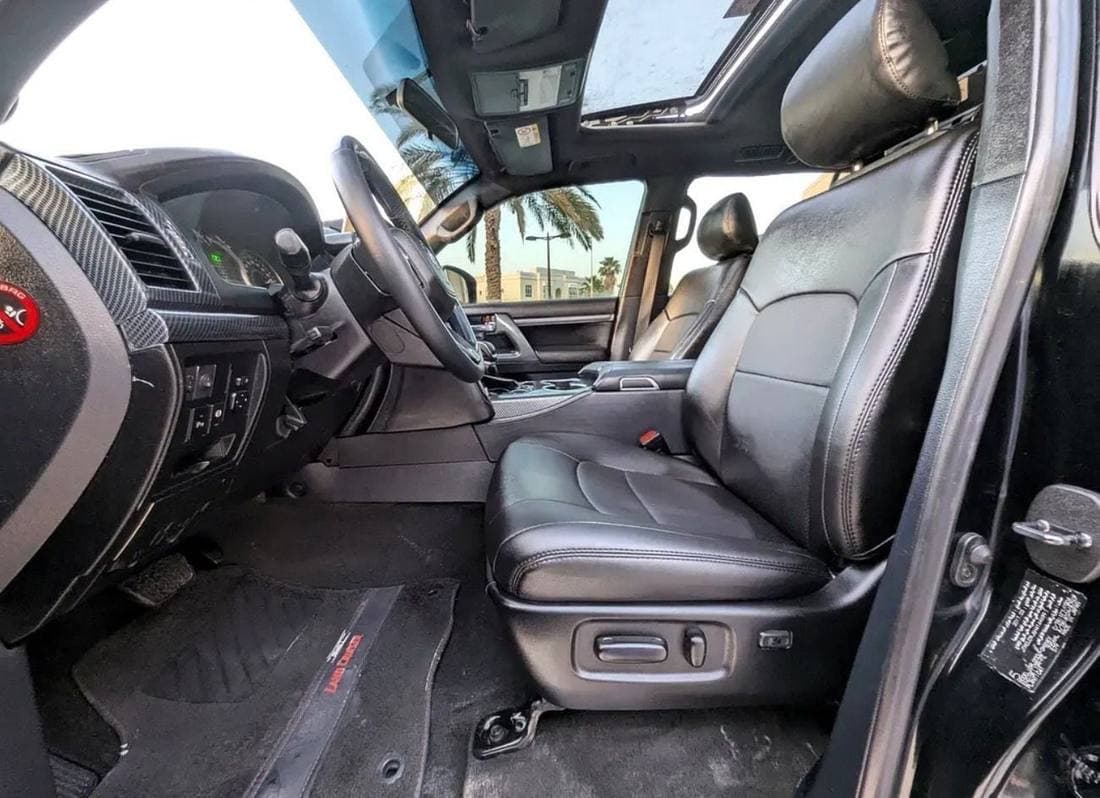 2017 Toyota Land Cruiser GXR thumbnail 8