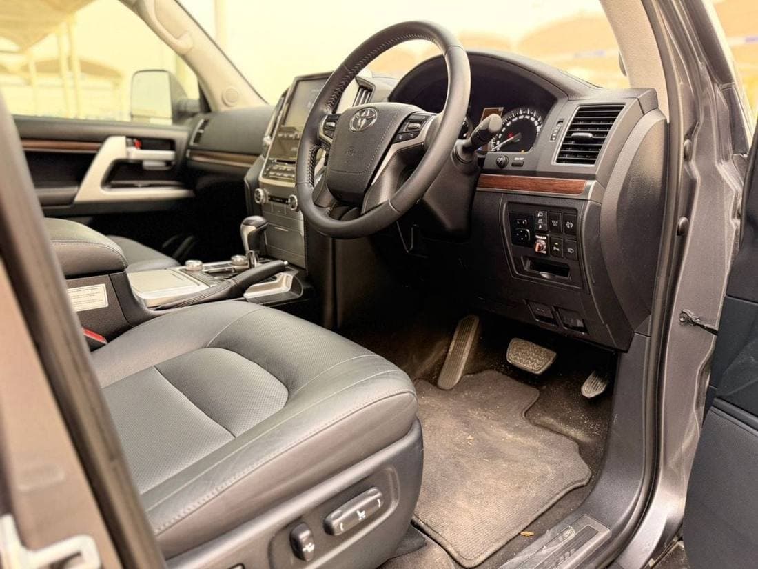 2020 Toyota Land Cruiser GXR thumbnail 8