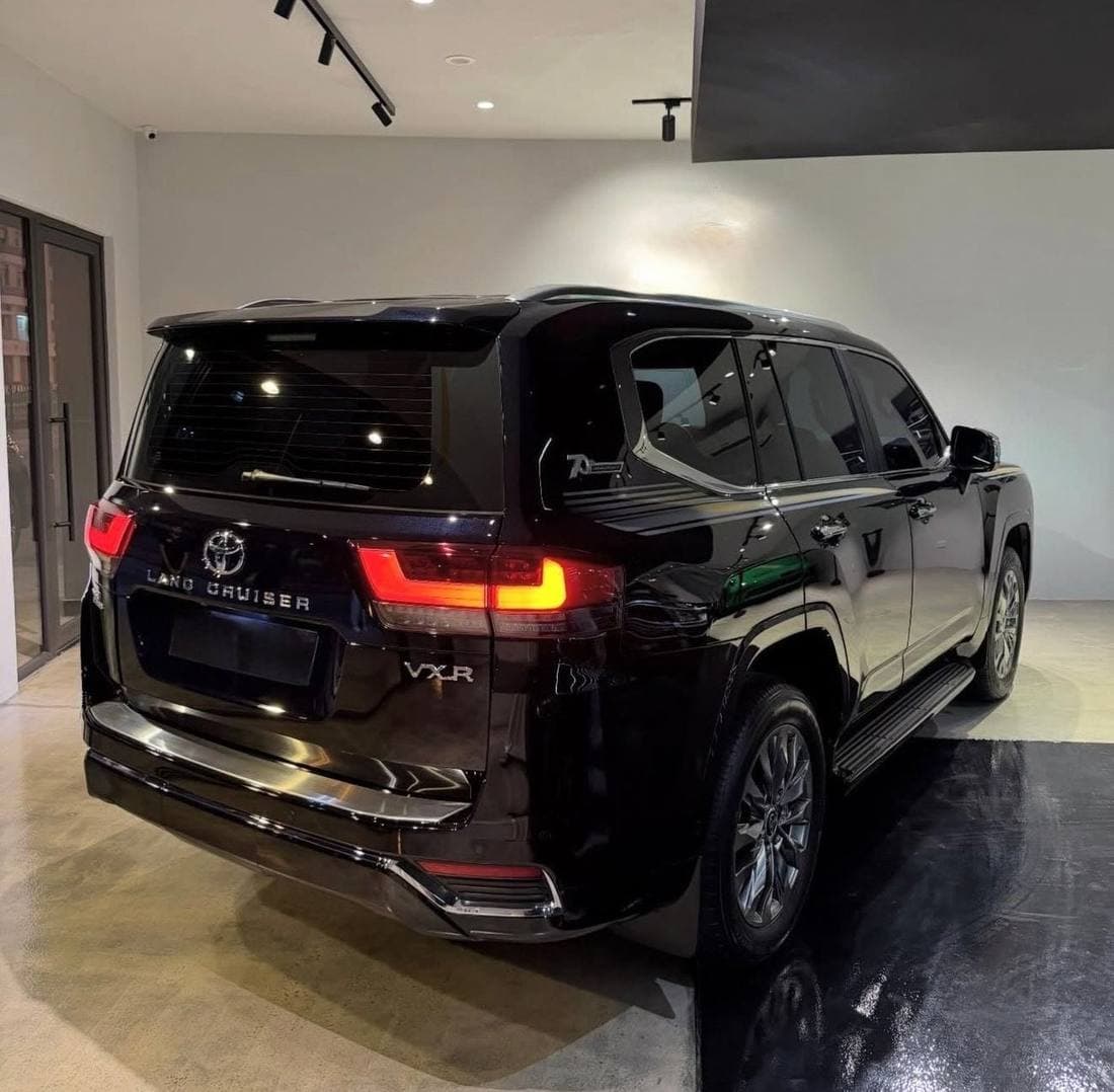 2022 Toyota Land Cruiser VXR thumbnail 4