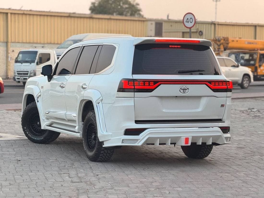 2017 Toyota Land Cruiser GXR thumbnail 5