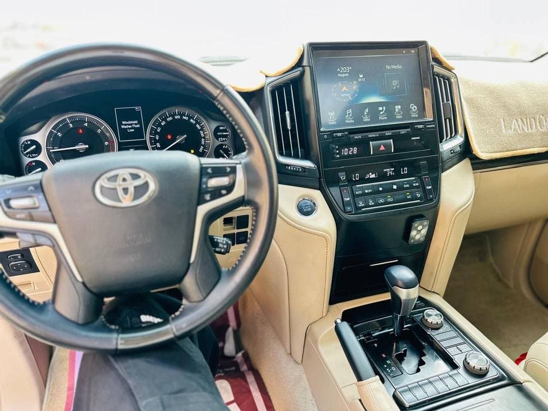 2019 Toyota Land Cruiser GXR thumbnail 8