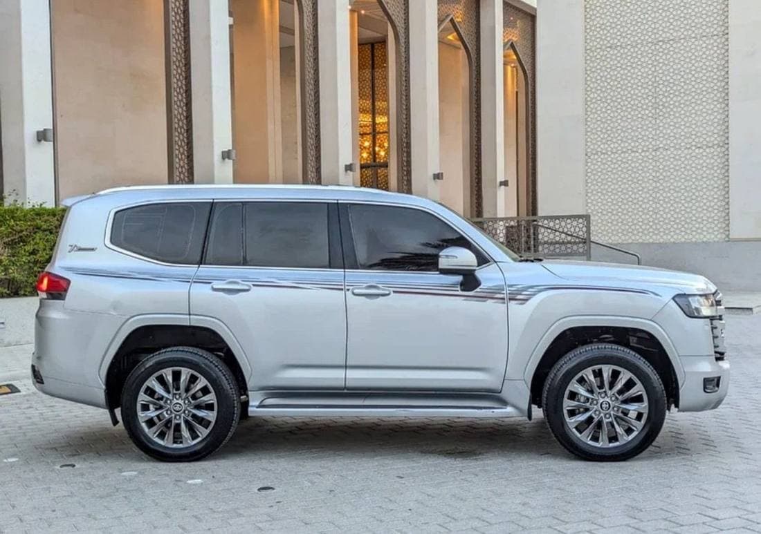 2022 Toyota Land Cruiser GXR thumbnail 5