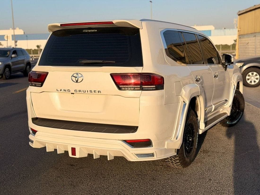 2017 Toyota Land Cruiser GXR thumbnail 5