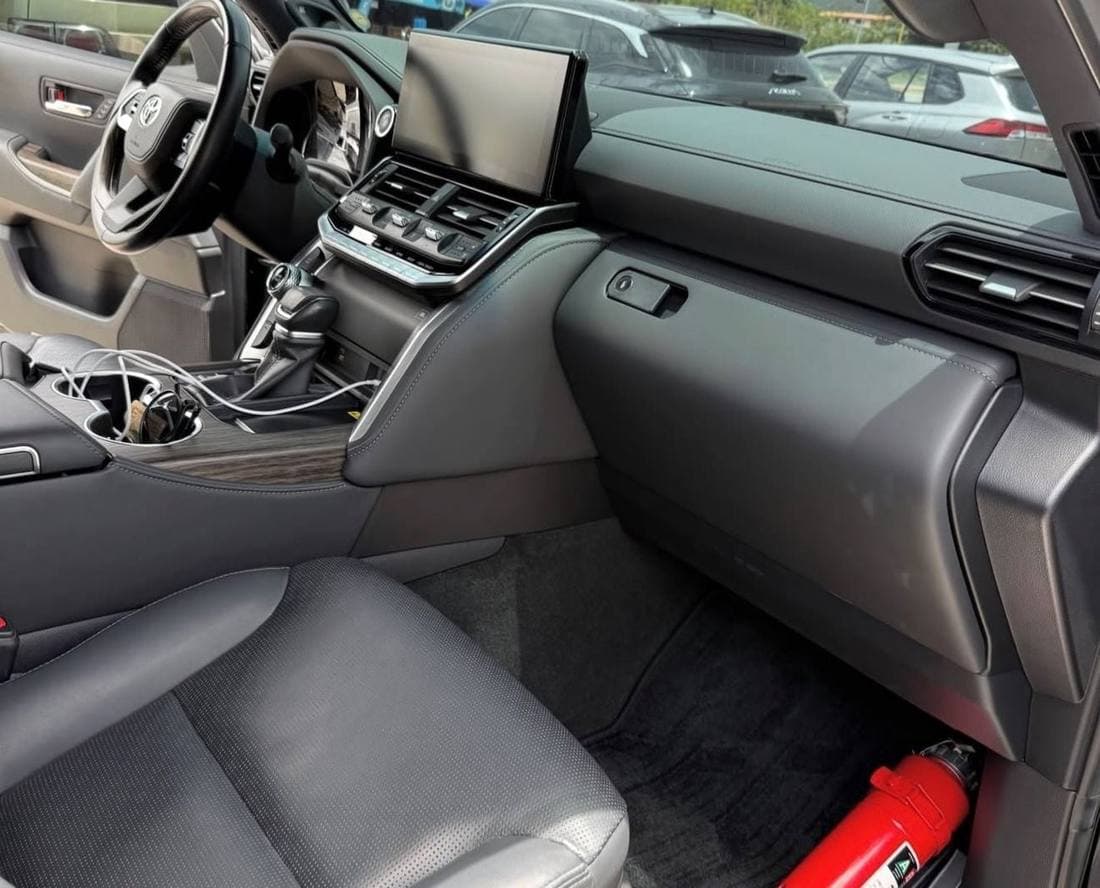 2022 Toyota Land Cruiser VXR thumbnail 8