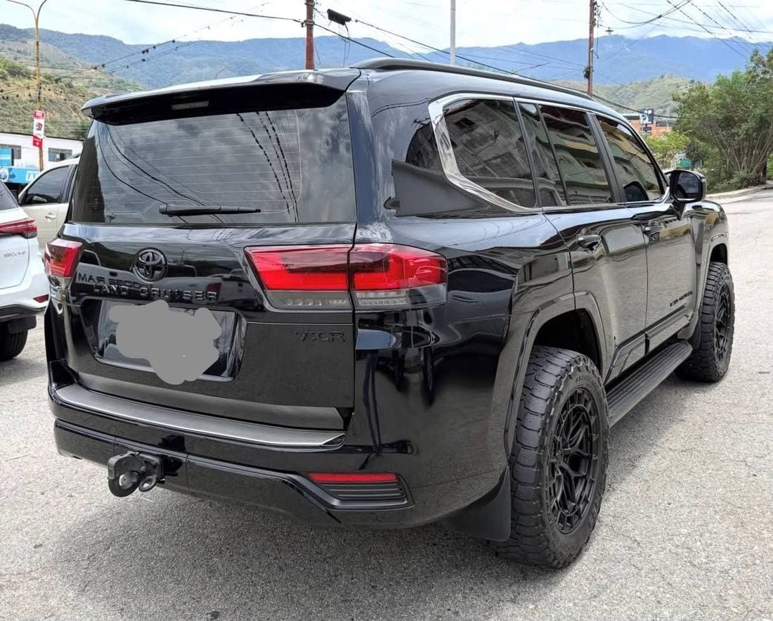 2022 Toyota Land Cruiser VXR thumbnail 4