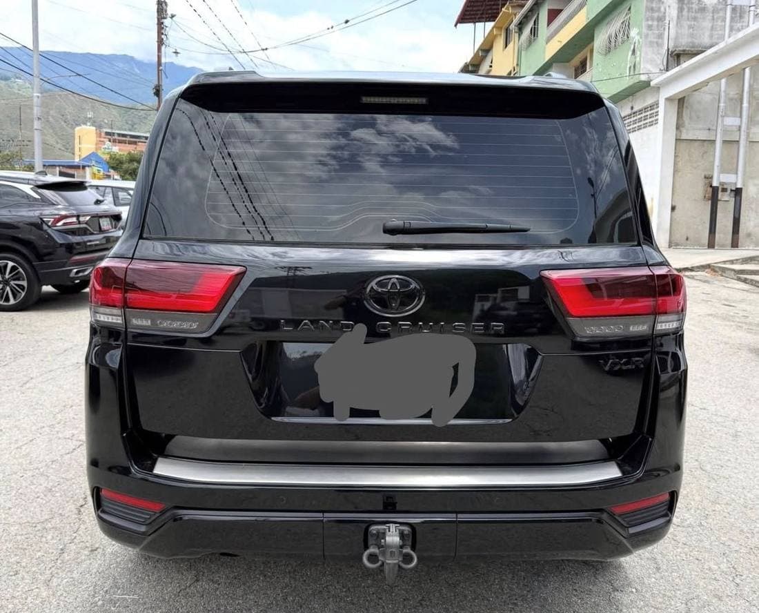 2022 Toyota Land Cruiser VXR thumbnail 5