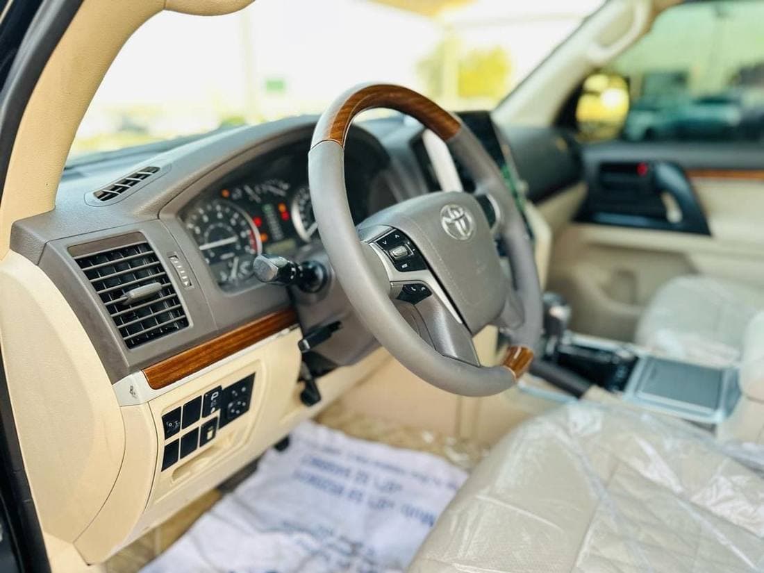 2018 Toyota Land Cruiser VXR thumbnail 8