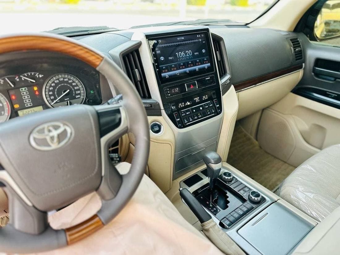 2018 Toyota Land Cruiser VXR thumbnail 6