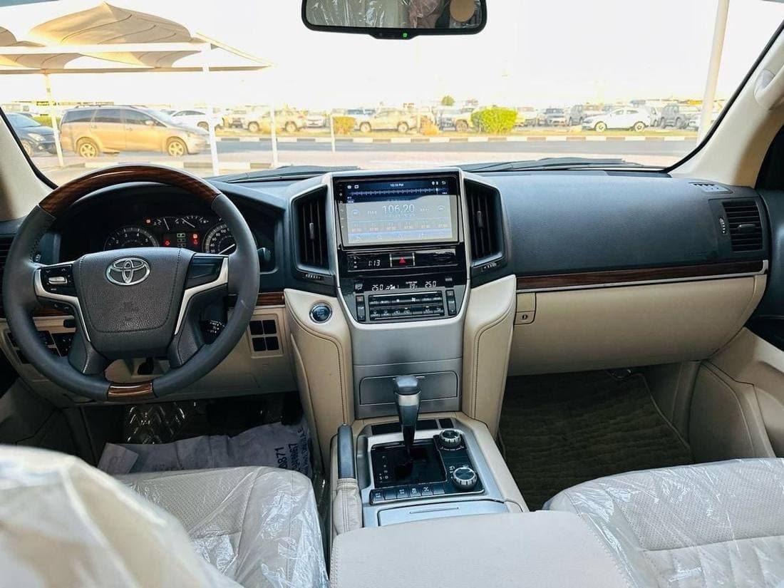 2018 Toyota Land Cruiser VXR thumbnail 5