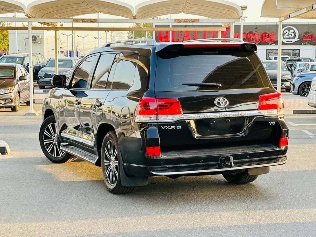 2018 Toyota Land Cruiser VXR thumbnail 4