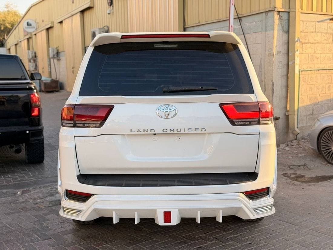 2017 Toyota Land Cruiser GXR thumbnail 4