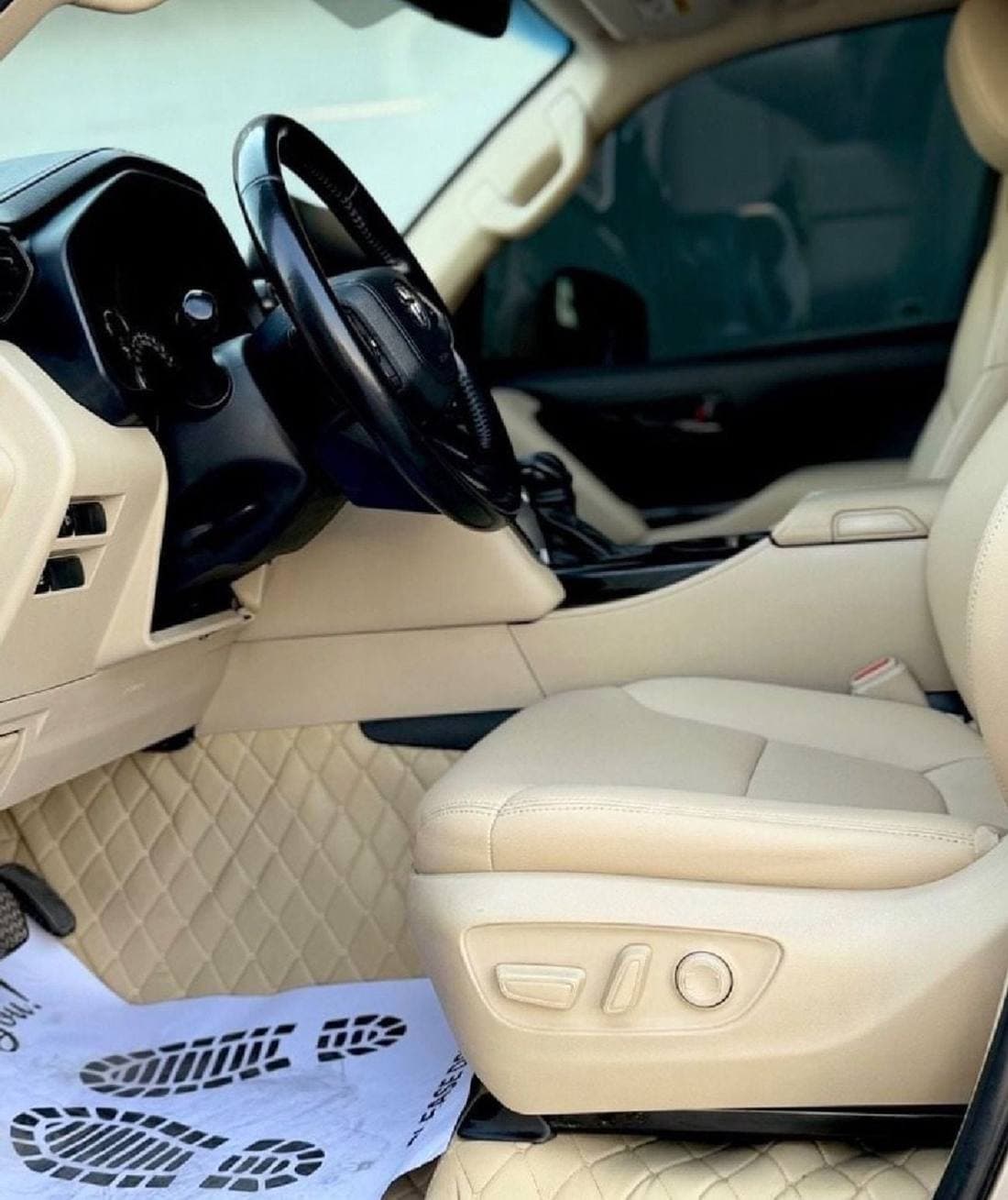 2022 Toyota Land Cruiser GXR thumbnail 4
