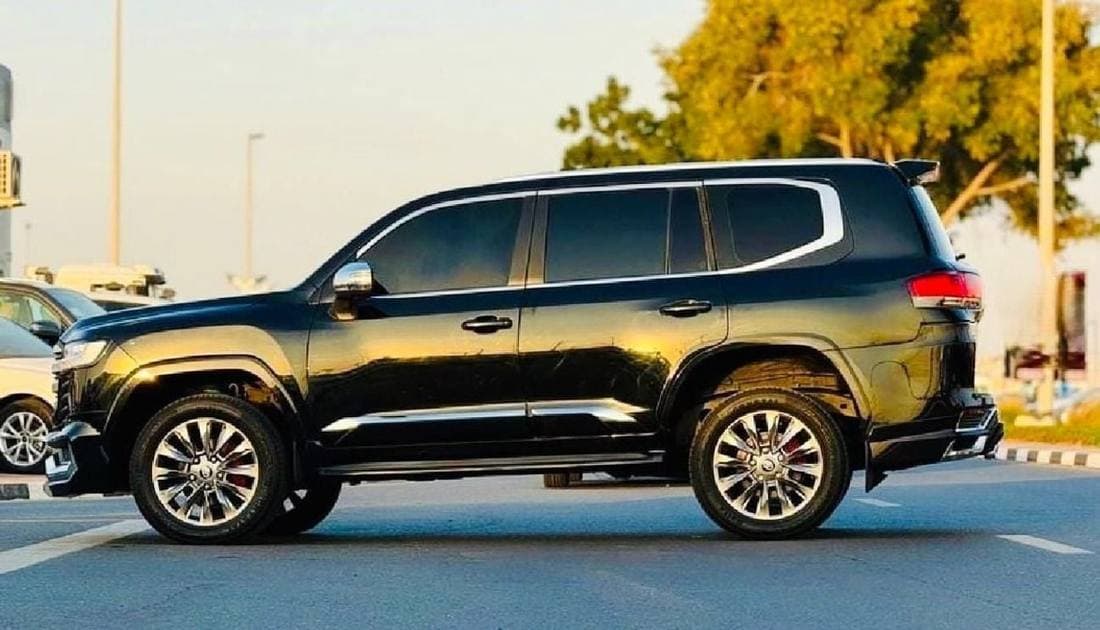 2018 Toyota Land Cruiser GXR thumbnail 6