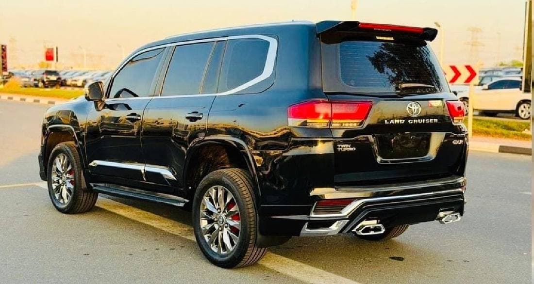 2018 Toyota Land Cruiser GXR thumbnail 4