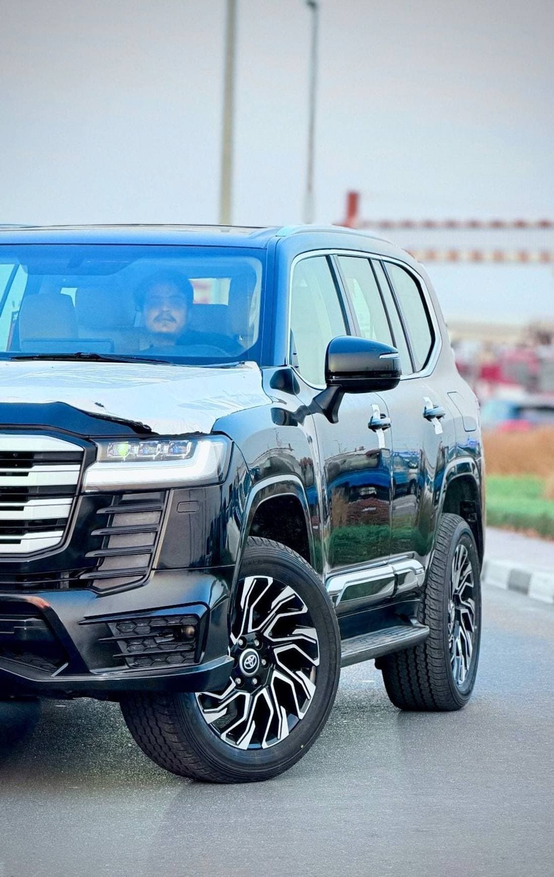 2022 Toyota Land Cruiser GXR thumbnail 8