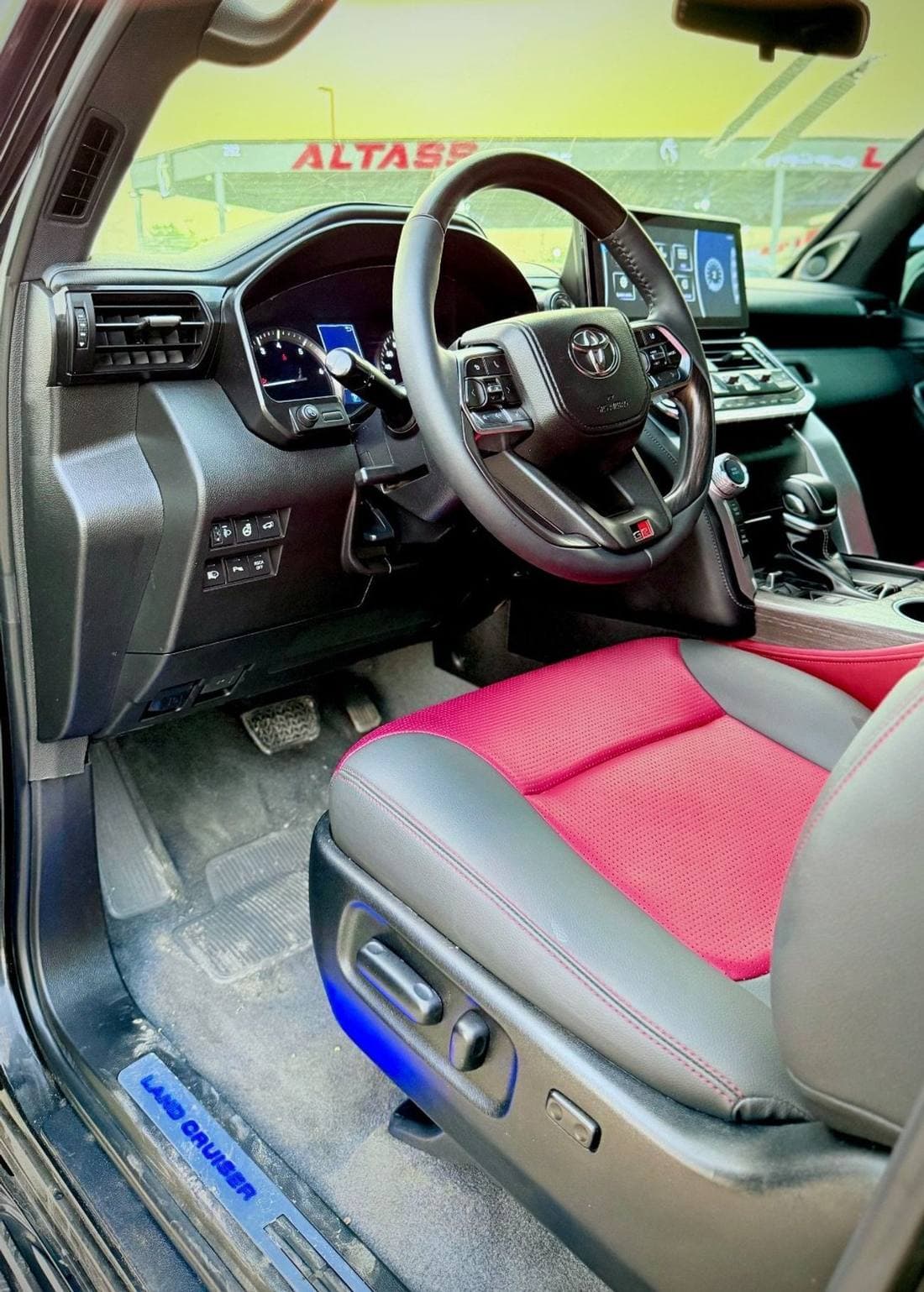 2017 Toyota Land Cruiser GXR thumbnail 8