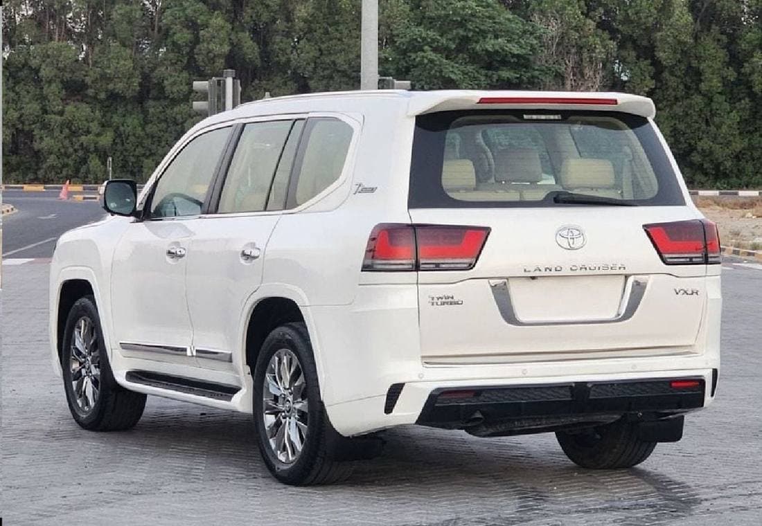 2015 Toyota Land Cruiser thumbnail 4