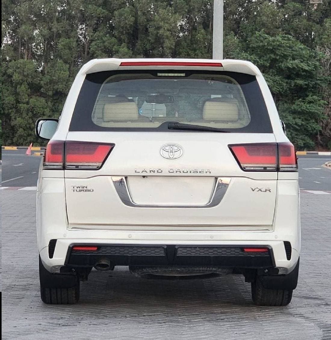 2015 Toyota Land Cruiser thumbnail 6