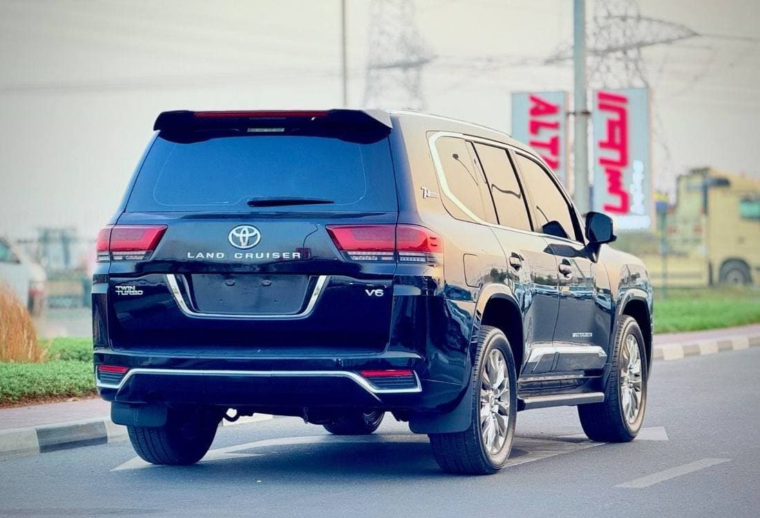 2015 Toyota Land Cruiser thumbnail 5