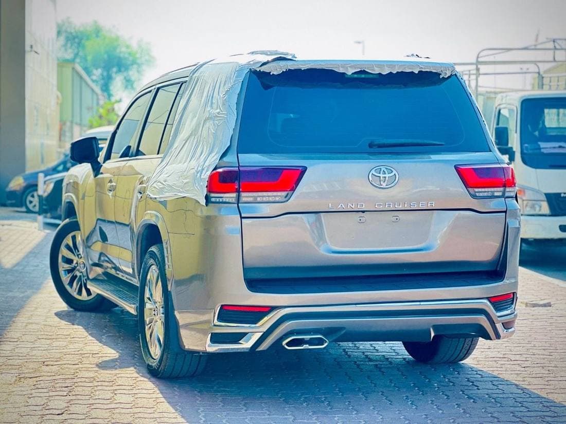 2018 Toyota Land Cruiser thumbnail 4