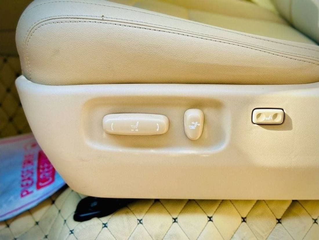 2018 Toyota Land Cruiser thumbnail 7