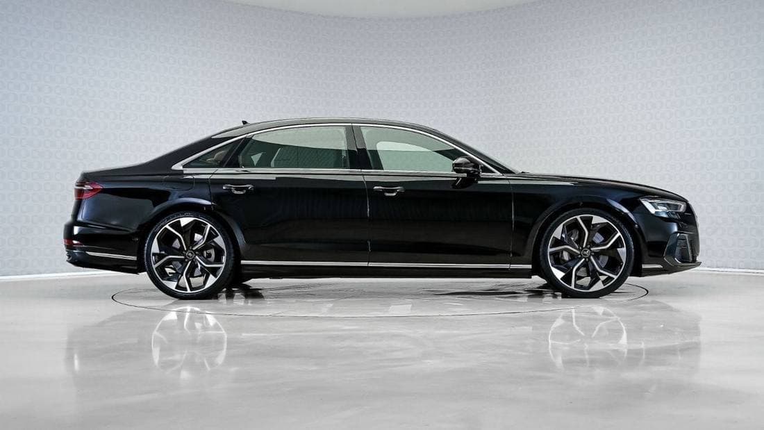 2026 Audi A8 55 TFSI thumbnail 3