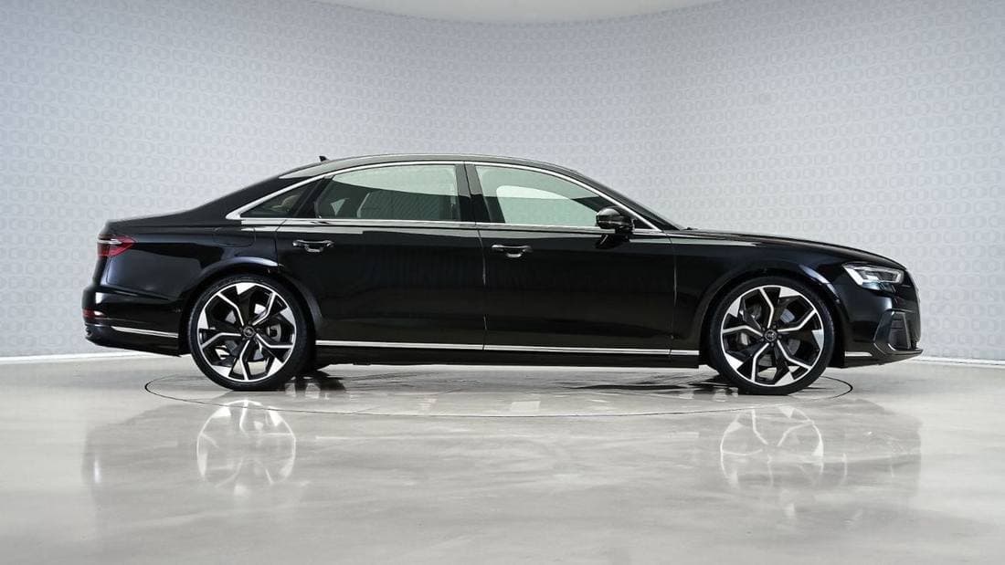 2026 Audi A8 55 TFSI thumbnail 3